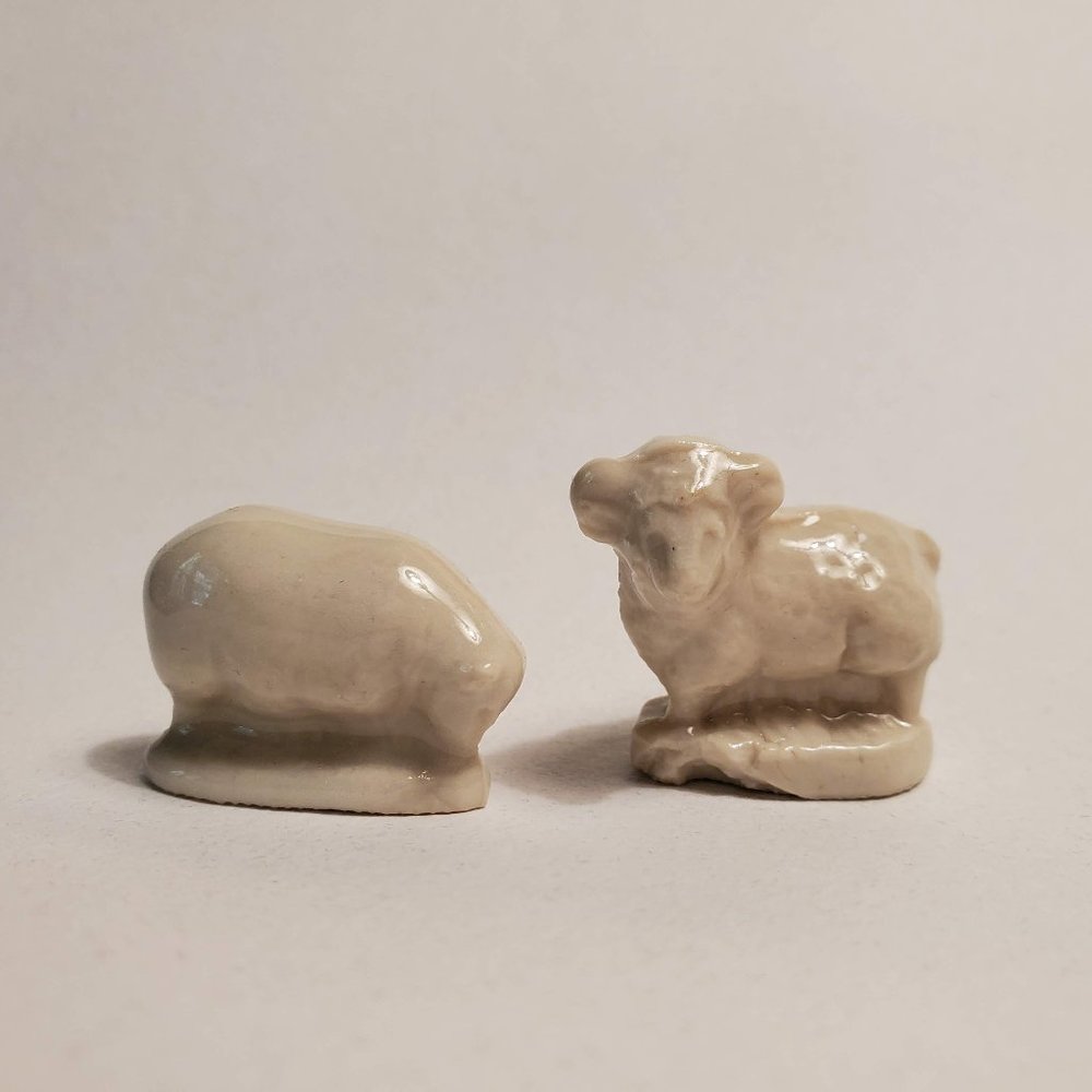 Set Of 2 Wade Whimsies Sheep Figurines Red Rose Tea White Ram Ewe Mini Ceramic
